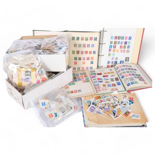 103 - A quantity of Great Britain and world Vintage postage stamps and albums