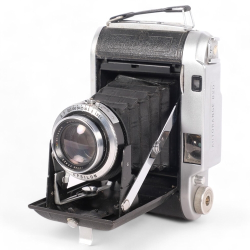 140 - An Ensign Autorange 820 medium format rangefinder camera, chrome, with Ross Xpres f/3.8 105mm lens, ... 