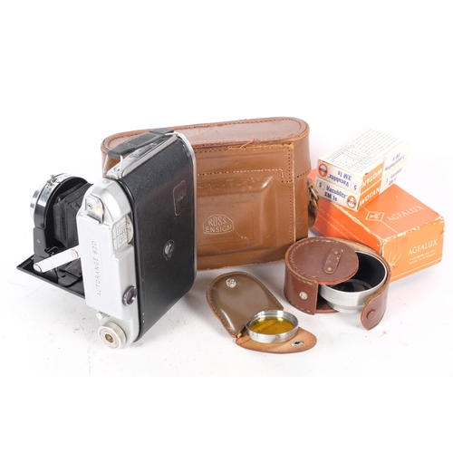 140 - An Ensign Autorange 820 medium format rangefinder camera, chrome, with Ross Xpres f/3.8 105mm lens, ... 