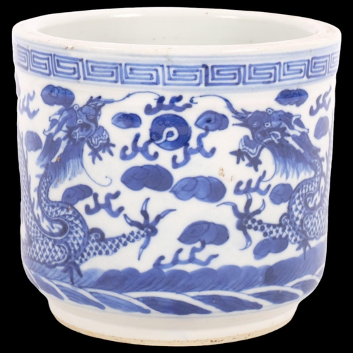 170 - A Chinese blue and white porcelain 'Dragon' incense pot, diameter 12.5cm, height 11.5cm