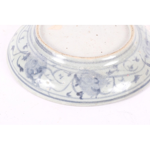 175 - A Chinese export Ming Dynasty blue and white bowl, 20cm