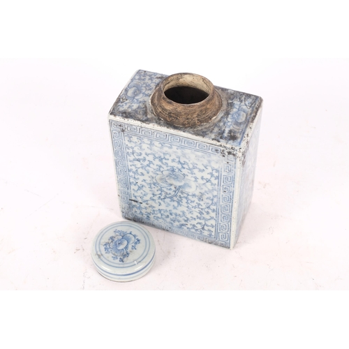 181 - A Chinese blue and white porcelain rectangular tea caddy, H16cm