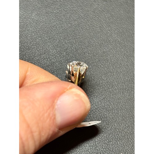 1173 - An 18ct gold three stone diamond ring, set with 3 old-cut diamonds totally approximately 2.4ct (0.9 ... 