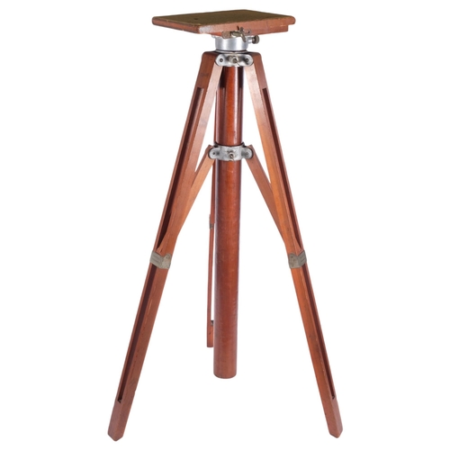 901 - A Vintage Folmer & Schwing collapsible tripod camera stand