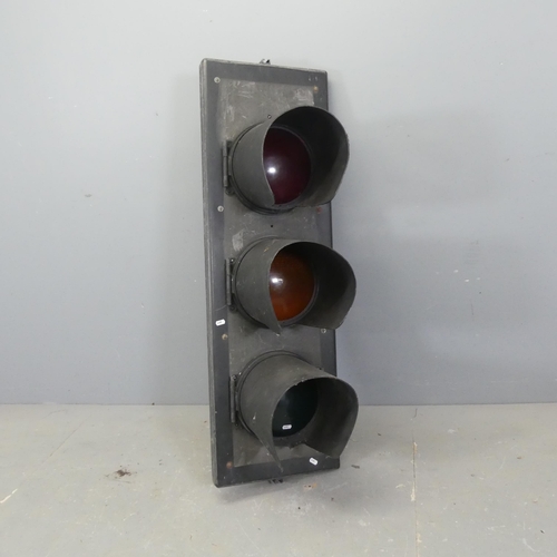 2736 - A traffic light, for re-wiring. W39cm, H120cm, D42cm.