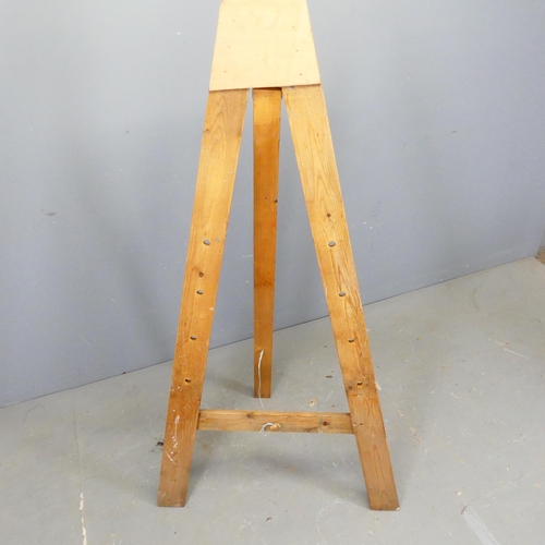 2741 - A pine A-frame artists easel. H155cm.