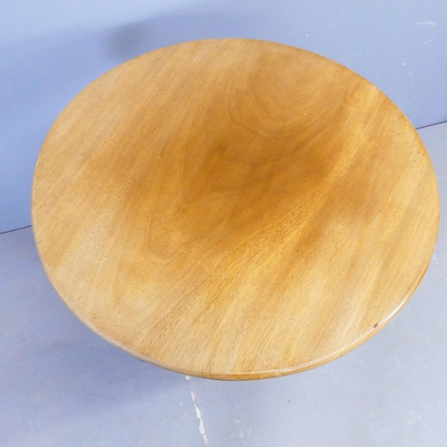 2760 - A 19th century mahogany circular-topped occasional table, on turned central column with tripod base.... 