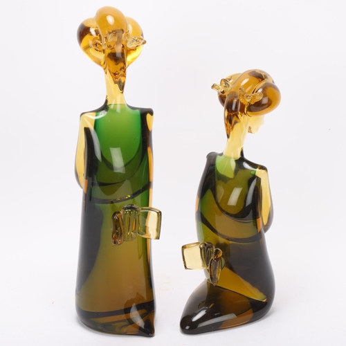 546 - A pair of mid 20th century amber/green glass Geisha figures, probably by ARCHIMEDE SEGUSO, Murano, n... 