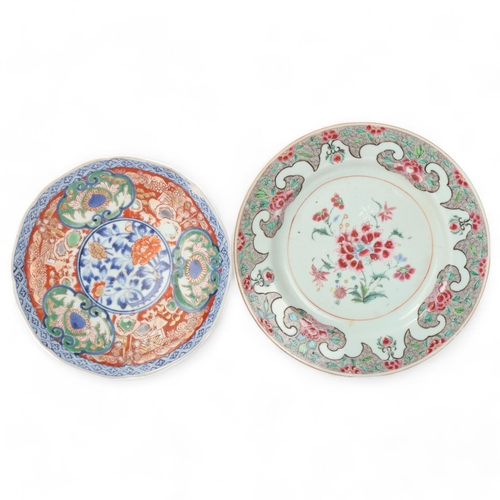 195 - 2 Chinese Imari porcelain plates, diameter 23cm and 20.5cm