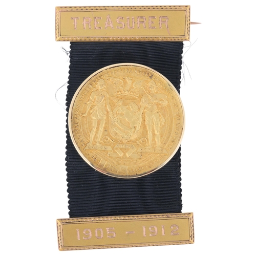 4 - An 18ct gold medallion for the National Association of Master House Painters and Decorators, Birming... 