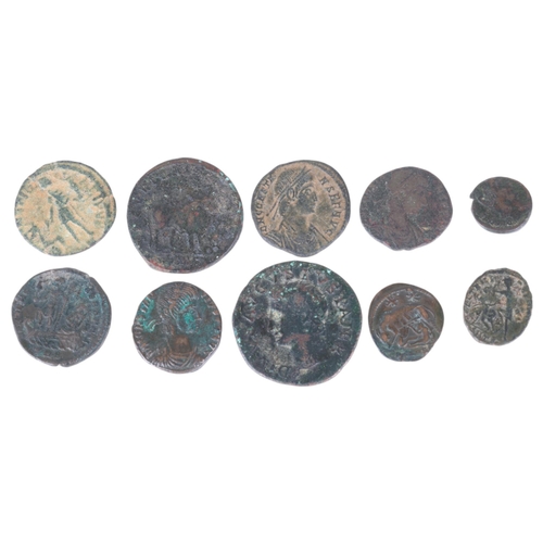 61 - A collection of 4th Century AD Roman bronze coins, including Constantine I, Constans Centenionalis, ... 