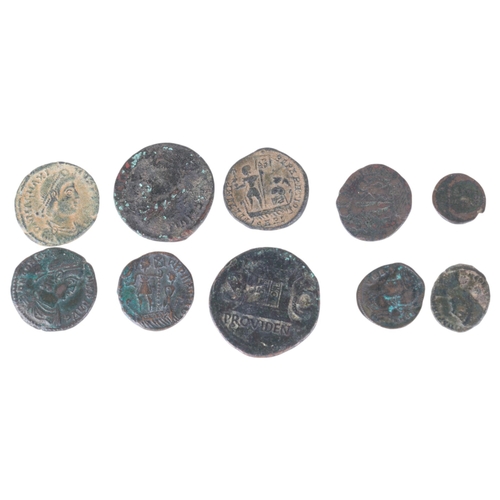 61 - A collection of 4th Century AD Roman bronze coins, including Constantine I, Constans Centenionalis, ... 