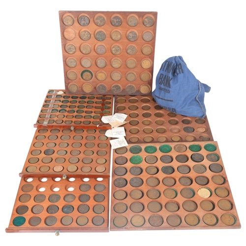 79 - A large quantity of 19th/20th century pre decimal British copper coins, some in collectors trays and... 