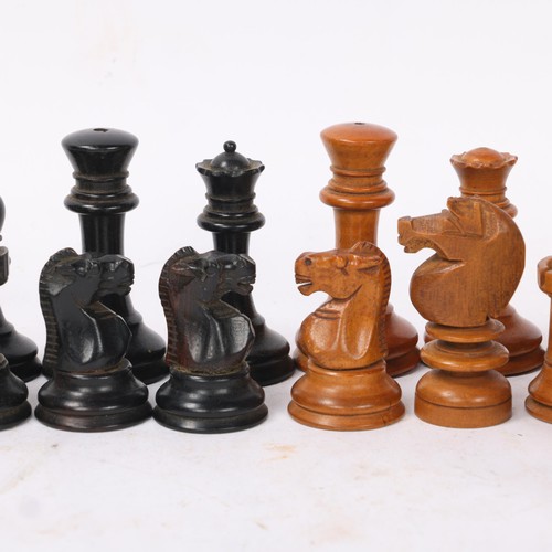 279 - Staunton pattern boxwood and ebonised chess set, King height 6cm