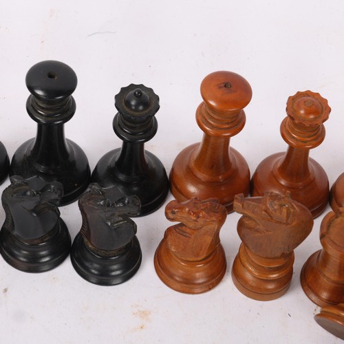 279 - Staunton pattern boxwood and ebonised chess set, King height 6cm