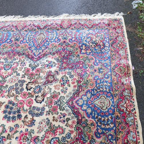 291 - A large Persian Aalam ivory ground wool rug, 500cm x 315cm