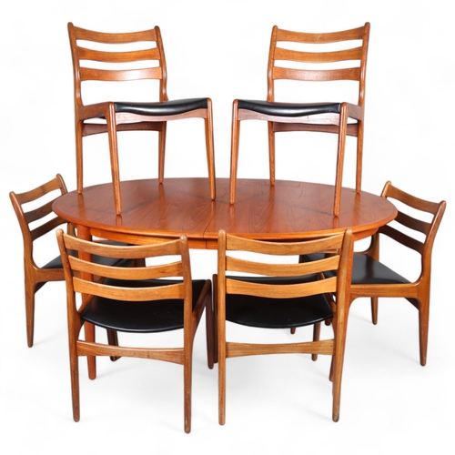 509 - A Mid 20th century G-Plan teak table with 2 leaf extensions and 6 teak dining chairs in the manner o... 