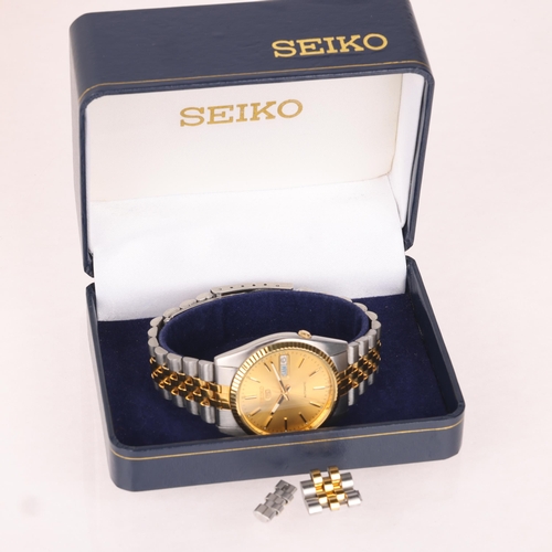 1036 - SEIKO 5 - a gold plated stainless steel automatic day/date bracelet watch, ref. 7009-3110, champagne... 