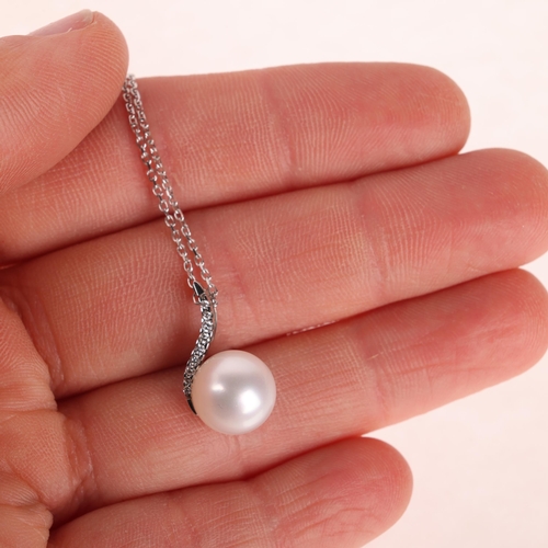 1139 - An 18ct white gold whole pearl and diamond pendant necklace, maker PS, London 2010, set with 9.7mm p... 