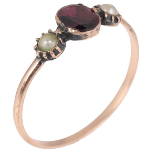 1297 - A Georgian 9ct gold three stone garnet and pearl ring, cut-down collet set with foil back oval-cut g... 