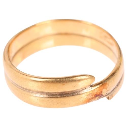 1323 - An 18ct gold snake wedding band ring, unmarked mount tests as 18ct gold, band width 6.2mm, size Q, 5... 