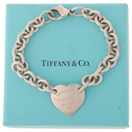 1337 - TIFFANY & CO - a sterling silver 'Please Return To Tiffany & Co' heart toggle bracelet, 19cm, 26.9g,... 