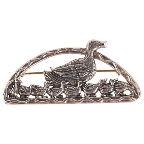 1355 - HAND & HAMMER (DEMATTEO) - an American sterling silver 'Duck Family' brooch, 53.1mm, 13g