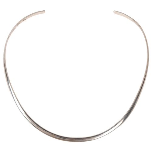 1368 - A Mexican sterling silver neck torque, Taxco marked TM-295, band width 4.6mm, internal circumference... 