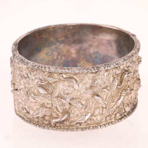 1371 - An Antique Chinese silver 'Sealife' hinged bangle, signed with artisan mark, relief decoration depic... 