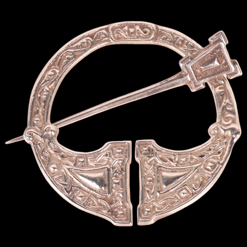 1383 - A Scottish Iona silver Celtic Penannular brooch cloak pin, Alexander Ritchie, Glasgow 1927, 42.8mm, ... 