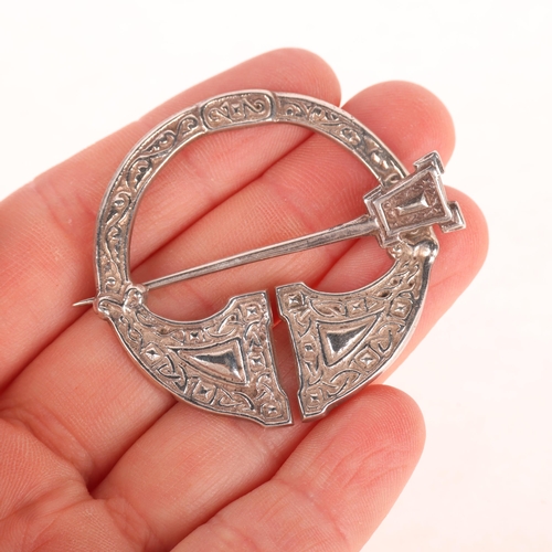 1383 - A Scottish Iona silver Celtic Penannular brooch cloak pin, Alexander Ritchie, Glasgow 1927, 42.8mm, ... 