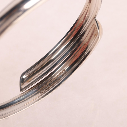 1399 - DAVID ANDERSEN - a Norwegian modernist sterling silver and enamel torque bangle, band width 7.4mm, i... 