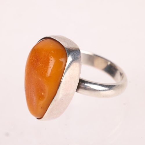 1429 - CHRISTIAN ELBRO JENSEN - a Danish sterling silver amber abstract ring, setting height 23.8mm, size Q... 