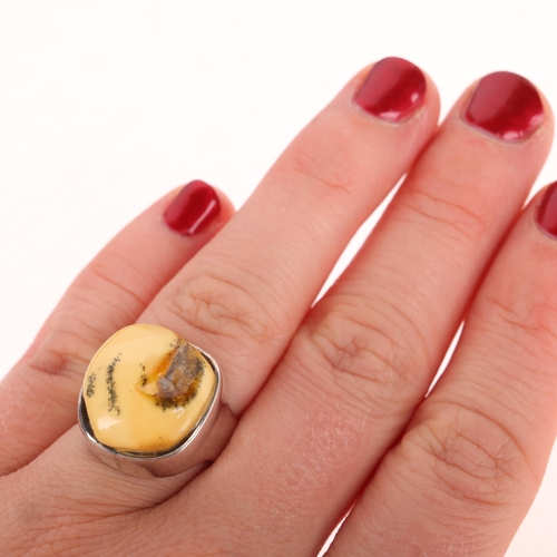 1433 - FRANTS HOGDAHL KRISTENSEN - a Danish modernist sterling silver Baltic amber abstract ring, setting h... 