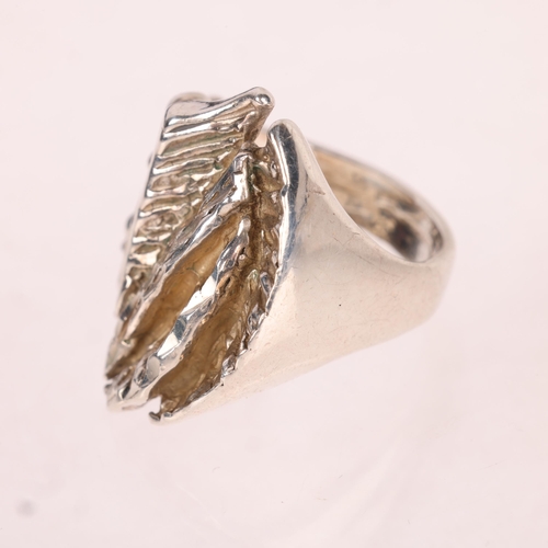 1435 - A HOLTHE - a Danish brutalist sterling silver abstract ring, setting height 23.4mm, size L, 11.3g