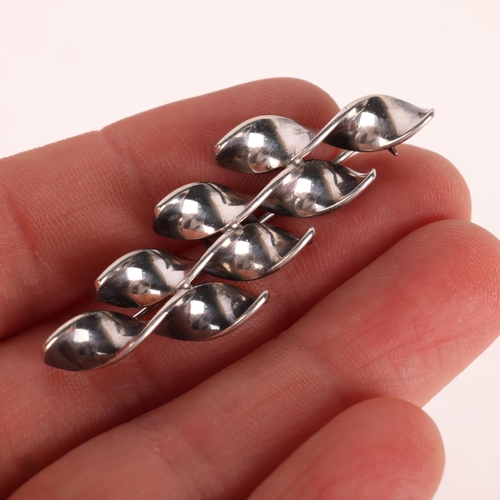 1439 - ARNE JOHANSEN - a Danish modernist sterling silver abstract brooch, 46.7mm, 6.1g