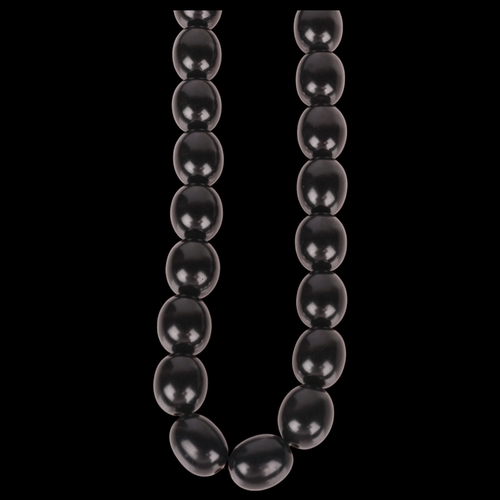 1452 - A single-row jet bead necklace, set with 15.8mm beads, 50cm, 71.9g