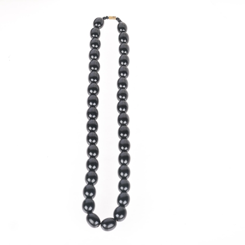 1452 - A single-row jet bead necklace, set with 15.8mm beads, 50cm, 71.9g