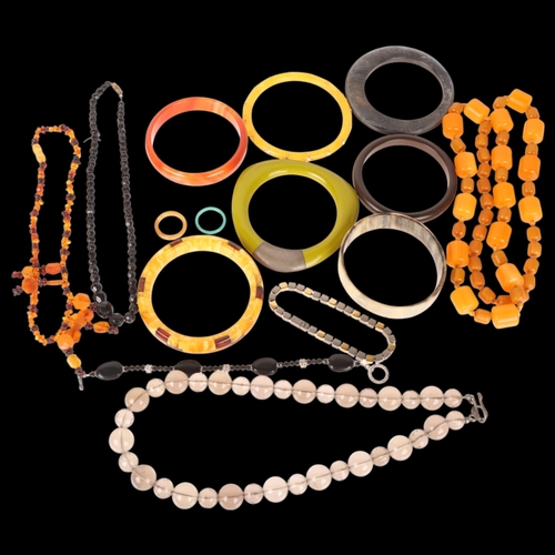 1474 - Various Vintage Bakelite jewellery, including bangles, necklaces, etc