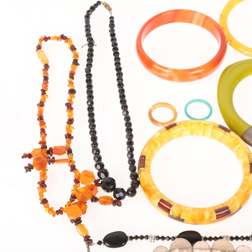 1474 - Various Vintage Bakelite jewellery, including bangles, necklaces, etc