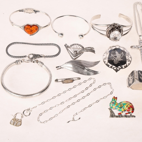 1482 - Various silver jewellery, including amber heart bangle, Pandora cuff bracelet, enamel rabbit brooch,... 