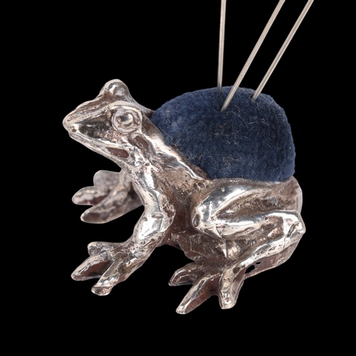 1512 - An Elizabeth II novelty miniature silver 'Frog' pin cushion, indistinct maker, London 1994, 3cm