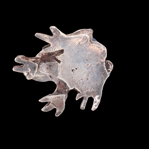 1512 - An Elizabeth II novelty miniature silver 'Frog' pin cushion, indistinct maker, London 1994, 3cm