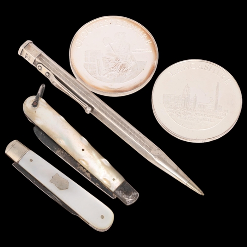 1519 - Various silver, including mother-of-pearl handled fruit knives, yard-o-led propelling pencil, silver... 