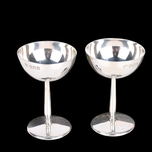 1524 - A cased set of 6 George V silver liqueur 'Champagne Coupes', Page, Keen & Page, London 1917, 6.5cm, ... 