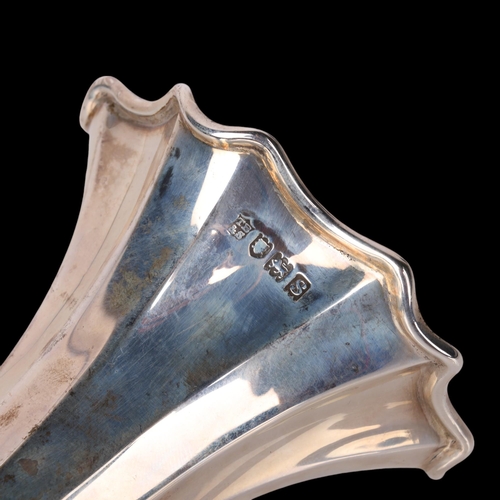 1531 - A George V silver bud vase, Thomas Bradbury & Sons Ltd, London 1913, flared form, 15cm, 4.3oz