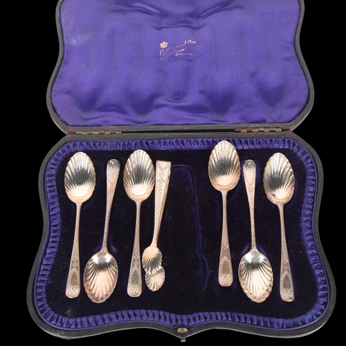 1560 - A cased set of Edwardian silver shell teaspoons and sugar tongs, Josiah Williams & Co, London 1902, ... 