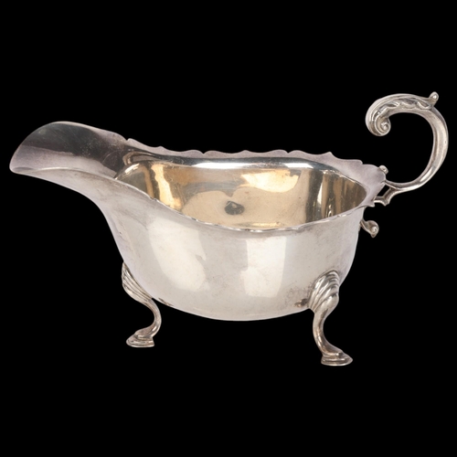 1568 - An Elizabeth II silver sauce boat, JB Chatterley & Sons Ltd, Birmingham 1965, 18cm, 7.6oz