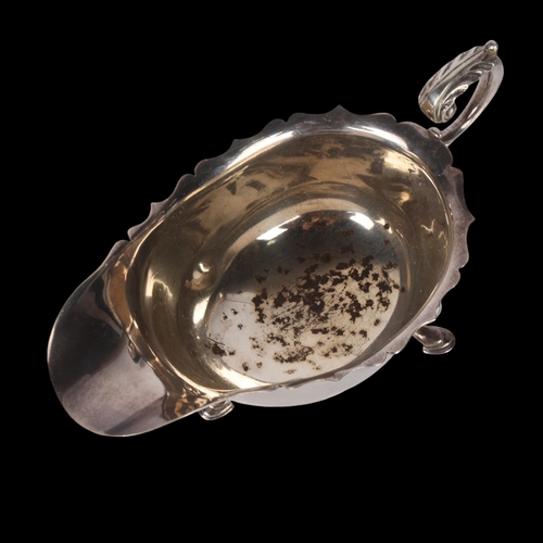 1568 - An Elizabeth II silver sauce boat, JB Chatterley & Sons Ltd, Birmingham 1965, 18cm, 7.6oz