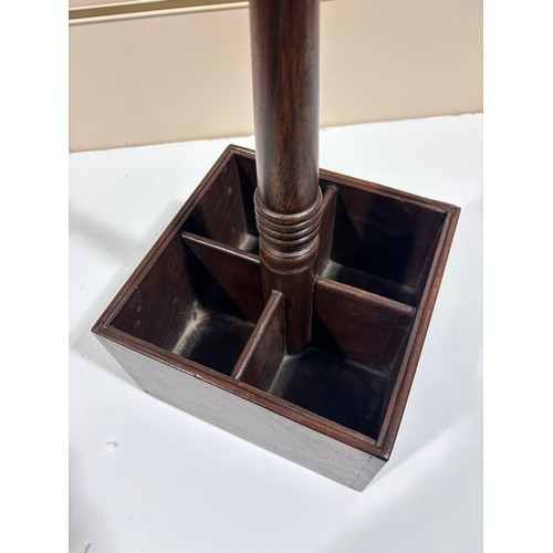 273 - A mahogany 4-bottle wine bottle stand, with pineapple carved finial, height 46cm